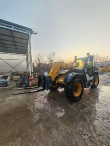 Chariot élévateur télescopique XT3007, capacité de charge de 3 tonnes, hauteur de levage de 6,95 m, pour la logistique d'entrepôt - Product Image 1