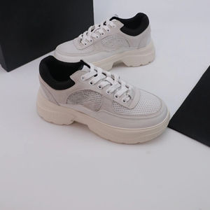 นักออกแบบแบรนด์หรูสร้างสรรค์รองเท้าสเก็ตบอร์ดสไตล์สปอร์ตด้วยผ้าตาข่ายระบายอากาศ เหมาะสำหรับทุกโอกาสและการใช้งานแบบลำลอง - Product Image 1