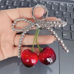 Llavero con diseño de fruta y lazo rojo cereza, con estilo adorable y dulce, para niñas - Product Image 2