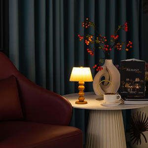 Lampe de table compacte en gros avec éclairage RVB à intensité variable, design moderne pour la maison et l'hôtel - Product Image 4