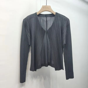 Abrigo Casual de Mujer, Elegante, Negro, Delgado, de Alta Calidad, con Pliegues, Manga Larga, Ecológico, Transpirable, Antiencogimiento, 100% Poliéster - Product Image 2