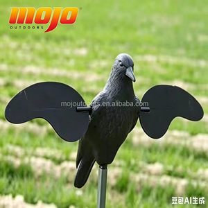 MOJO Outdoors Appât pour Corbeaux Magnétique à Ailes Battantes, Attire les Oiseaux, Alimenté par 6 Piles AA, Conception Légère en Plastique, Longue Portée - Product Image 2