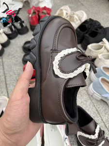 รองเท้าเจ้าหญิงหนังไมโครไฟเบอร์ PU สายเดี่ยวขายดีสำหรับเด็กผู้หญิง รุ่นใหม่รับฤดูใบไม้ผลิ พื้นยางแบบมีหัวเข็มขัด - Product Image 6