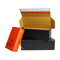 Boîtes d'expédition personnalisées en carton ondulé brun kraft carrées avec doublure en mousse et pelliculage mat pour chaussures et vêtements