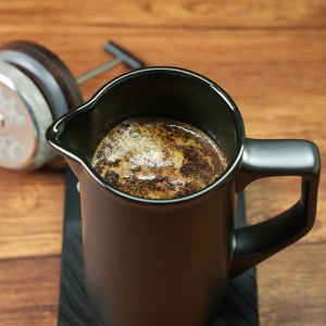 Pour un usage domestique, équipée d'un <span class=keywords><strong>filtre</strong></span> en acier inoxydable, <span class=keywords><strong>cafetière</strong></span> à piston <span class=keywords><strong>haut</strong></span> <span class=keywords><strong>de</strong></span> <span class=keywords><strong>gamme</strong></span> en acier inoxydable 304 avec pot à café en céramique - Product Image 4