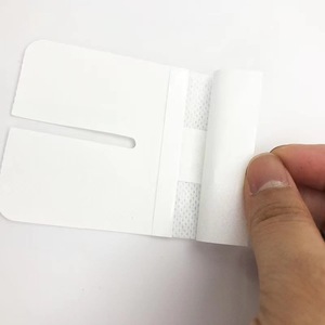 Vente directe usine de ruban adhésif médical non tissé respirant en forme de U pour aiguilles à fixer et auto-adhésif, pour l'exportation. - Product Image 1
