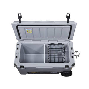 Glacière isotherme KUER-C 70Qt grise rotomoulée avec roues pour usage extérieur - Product Image 4