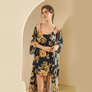 Nouveau style peignoir en satin ensemble 2 pièces <span class=keywords><strong>pour</strong></span> femmes <span class=keywords><strong>robe</strong></span> <span class=keywords><strong>de</strong></span> <span class=keywords><strong>chambre</strong></span> <span class=keywords><strong>de</strong></span> mariée en soie <span class=keywords><strong>de</strong></span> <span class=keywords><strong>grande</strong></span> <span class=keywords><strong>taille</strong></span> - Product Image 2