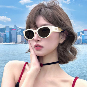 แว่นกันแดดทรงแคทอายสำหรับผู้หญิง UV400 กรอบพีซีขนาดเล็กสไตล์เรโทร - Product Image 1