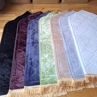 Tapis de prière moderne en mousse épaisse lavable antidérapant à poils courts avec soutien pour les genoux pour les musulmans, cadeau de Nikkah personnalisé en polyester