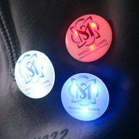 Broche LDE personnalisée pour marque Impression personnalisée Insigne de bouton LED à broche en acrylique émettant de la lumière