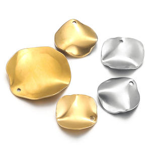 Pendientes redondos de lentejuelas irregulares deformadas doradas de acero inoxidable al por mayor, abalorios de pendientes Diy para la fabricación de joyas - Product Image 5