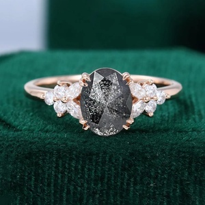 Bague <span class=keywords><strong>de</strong></span> Fiançailles Fleur <span class=keywords><strong>de</strong></span> Diamant Poivre et Sel Ovale 6x8mm en Argent Sterling 925 à Double Griffes, Bague <span class=keywords><strong>de</strong></span> <span class=keywords><strong>Promesse</strong></span> - Product Image 2