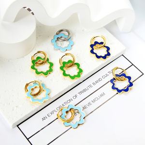 Boucles d'oreilles créoles en acier inoxydable plaqué or 18 carats, fournitures de fabrication de bijoux, plusieurs couleurs, motif fleur émaillée, boucles d'oreilles personnalisées pour femmes - Product Image 1