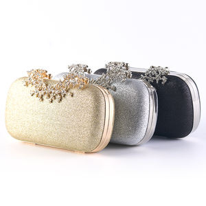 Magnifique pochette de soirée en métal scintillant pour femme, idéale pour les fêtes formelles et les mariages - Product Image 1