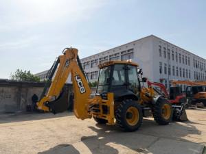 Nueva Retroexcavadora JCB 4CX 4x4 con Sistema Hidráulico de Alta Potencia, Cabina Confortable y Equipo de Movimiento de Tierras de Uso Pesado - Product Image 4