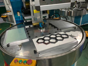 15kw/<span class=keywords><strong>25T</strong></span> auto disque hf soudage coupe hydraulique PVC/TPU sport ballon de football en cuir couverture de football peau gaufrage faisant la machine - Product Image 5