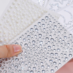 Adesivi autoadesivi con 5 fogli con strass a forma di cuore e stella con 5 fogli - Product Image 5