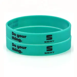 Cina Promozionale di Pallacanestro A Buon Mercato 1.5 Millimetri di Spessore Wristband Del Silicone Bracciali Bracciale In Silicone Personalizzato Logo Personalizzato