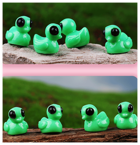 Nuevas Figuras de Animales en Miniatura 3D, Lindas Manualidades de Dibujos Animados, Halloween, Manualidades DIY, Figuras de Pato Alienígena de Resina Verde para Bolsas Misteriosas Sorpresa, Juguetes para Niños - Product Image 5