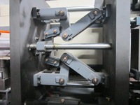Industrielle Automatische Zwei-Kavitäten PET/PP/PC/PE Flaschenblasmaschine für Wasser-/Saftflaschen mit Infrarot-Heizung TNN TNN001