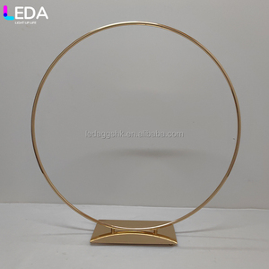 Support de plante rond en métal plaqué or de haute qualité LEDA pour décoration de mariage sur table avec base - Product Image 3