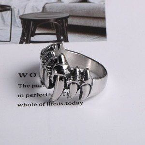 Bague rétro en acier inoxydable avec crâne <span class=keywords><strong>personnalisé</strong></span>, main fantôme et dents, style punk pour homme et femme - Product Image 2