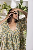 Gaun Boho V-Neck Hijau Lime dan Kuning Bermotif dengan Panel Samping, Panjang Pendek, Gaya Kasual Modis untuk Wanita, Pakaian Musim Panas