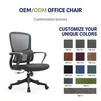 Chaise de bureau ergonomique en maille avec accoudoirs fixes, cadre chromé, inclinaison à 3 niveaux, hauteur réglable, pivotante, design commercial moderne