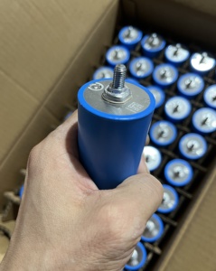 Best Stock 3.2v 20Ah 40135 Wiederauf ladbare zylindrische Lithium-Ionen-Lifepo4-Batteriezelle für elektrische Rollstühle/Solarenergie - Product Image 2