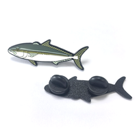 Offre Spéciale épingles à poisson en alliage de Zinc Badge logo personnalisé décoration en métal épinglette broche pas cher épingles en émail doux