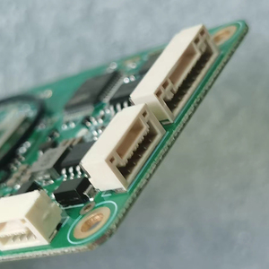 โมดูล PCB ตรวจจับวิทยุ 700-6300MHz พร้อมฟังก์ชันค้นหาทิศทางด้วยซอฟต์แวร์ OLED เชื่อมต่อ - Product Image 3