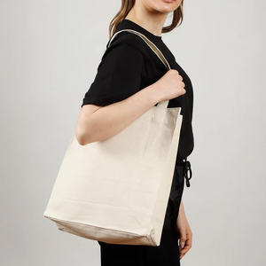 Bolsa de tela reciclada natural para compras diarias, transporte y almacenamiento, con un peso ligero y un asa fácil de sostener. - Product Image 5