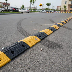 แผ่นปิดล้อเลื่อน PVC สำหรับความปลอดภัยบนท้องถนน ขนาด 40 x 20 x 4.5 ซม. สำหรับใช้งานกลางแจ้ง - Product Image 3