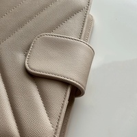 Reliure économique en cuir PU matelassé beige A5 A6 rechargeable avec logo personnalisé