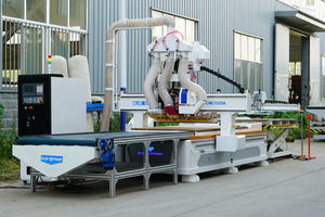 Routeur CNC automatique pour meubles 1325 1530 ATC avec fonction de nesting pour la fabrication d'armoires avec broche de perçage et de scie - Product Image 2