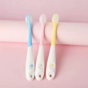 Grosir Pabrik sikat gigi anak-anak warna permen plastik berkualitas tinggi untuk 2-12 tahun paket rumah pisah bulu lembut - Product Image 2