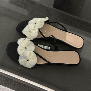 Tongs à fleurs de style français pour femmes, sandales plates d'été style féerique, mules de vacances - Product Image 5