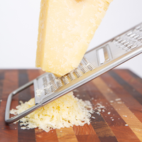 Fromage Dur Grana Padano de Haute Qualité 200g, Bloc de Fromage Ferme au Lait de Vache, Protéines et Additifs de Fermeurine, Prêt à Consommer, Emballage en Sachet