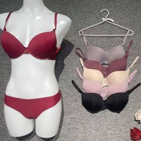 Nouvel ensemble soutien-gorge et culotte en dentelle magnifique, avec armatures amovibles, fermeture avant, bonnet 3/4, bretelles réglables, motif uni et string