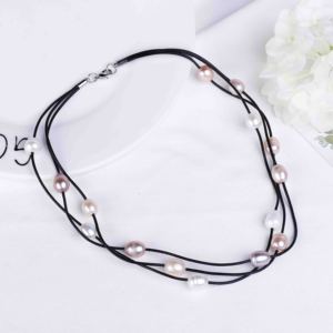 Gifts to Give Bridal Shower Hostess: Thoughtful & Affordable Picks