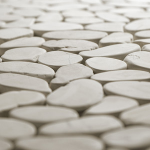 Piastrelle in Mosaico di Pietra Naturale Batu, Motivo Ciottoli Bianchi 12x12 Pollici per Decorazione Pareti e Pavimenti - Product Image 6