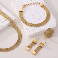 Vente en gros Ensemble de bijoux pour femmes collier de mailles en acier inoxydable plaqué or 18 ct rétro de haute qualité