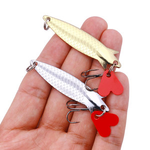 Vente en gros Sp226 7cm 7g Leurres de pêche artificiels en métal doré <span class=keywords><strong>et</strong></span> argenté avec <span class=keywords><strong>lame</strong></span> en forme de cœur rouge - Product Image 1