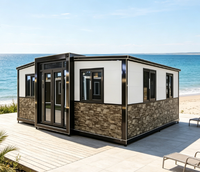Maison conteneur extensible à 3 sections, villa modulaire de luxe avec murs en pierre, cadre noir, panneaux blancs, installation rapide, cabane front de mer