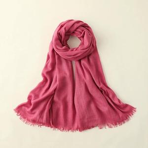 Textured Crinkled Solid Color Ladies Scarf Soft Lightweight Frayed Fringe <b>Shawl</b> <b>Wrap</b> for Women Daily Outdoor Travel Casual Wear - Product Image 6