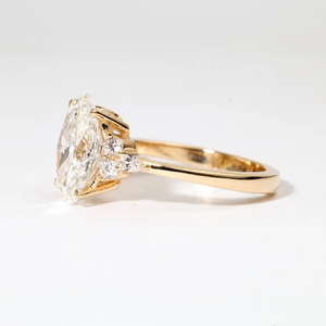 Anillo de Diamante Ovalado Cultivado en Laboratorio, Oro Sólido, Estilo Vintage, con Tres Piedras, Anillo de Compromiso Elegante, Regalo para Pedida de Mano - Product Image 3