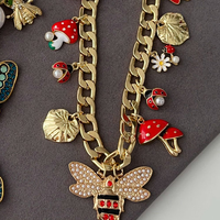 Collier multi-pendentifs papillon vert tendance 2025 avec perles et chaînes superposables