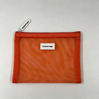 Pochette de voyage promotionnelle en nylon maillé de luxe avec fermeture éclair, étiquette en silicone pliable personnalisable multicolore pour cosmétiques de plage