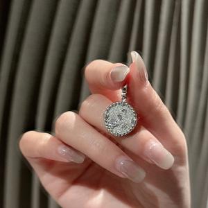 Colgante de Plata de Ley S925 con Diseño de Círculo Geométrico, Artístico y Sencillo, Colgante de Circonita de Marca de Moda con Patrón Numérico - Product Image 2